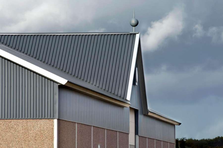 Funktionel bygning med kreative detaljer, Mariagervej 60, 9500 Hobro,